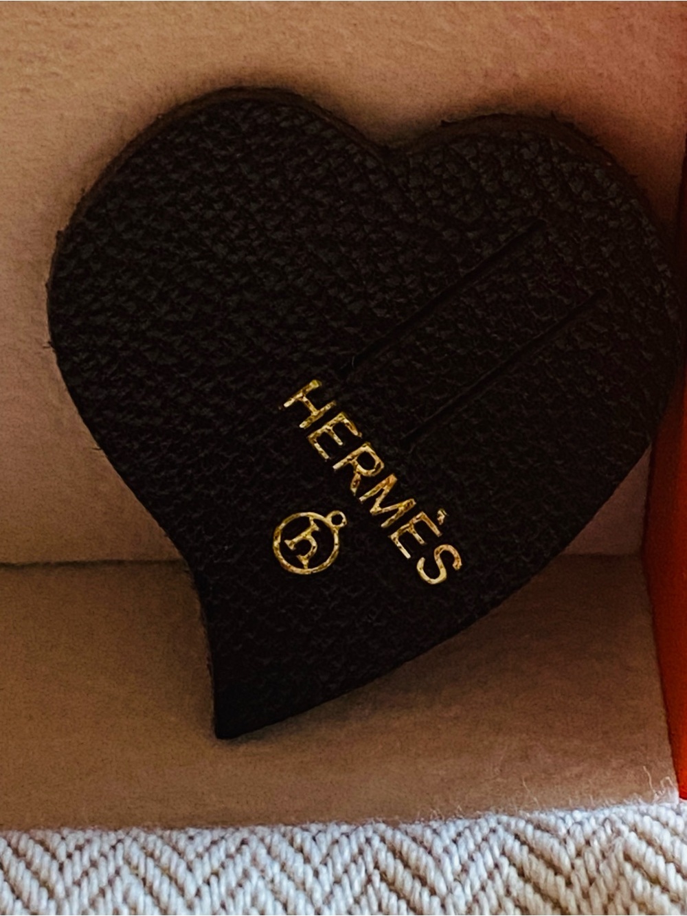 🛍️ Hermès Authentic Petit H Blue Heart Leather Charm with Ribbon - Picture 9 of 14